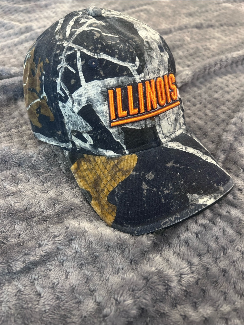Super fun University of Illinois Fighting Illini Camo baseball cap hat